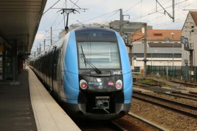 Train RER sncf transport en gare