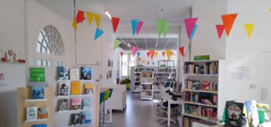 vue intérieure de la bibliothèque de nemours