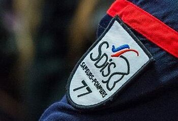 écusson sdis77 sur uniforme