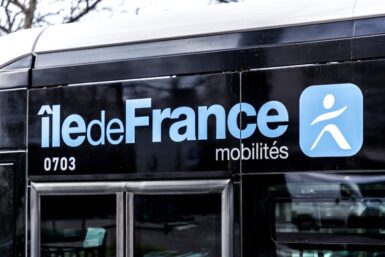 Ile de France Mobilites logo transport en commun bus et train